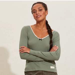 Säljer denna odd molly tröjan i en mörkare grön, skonsamt använd! 💓