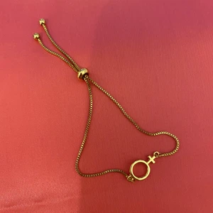 armband  - armband i guld med kvinnosymbol 
