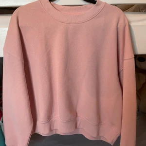 Tröjor för 100kr styck. - 3 tröjor i olika färger för 100kr styck. Helt nya!!