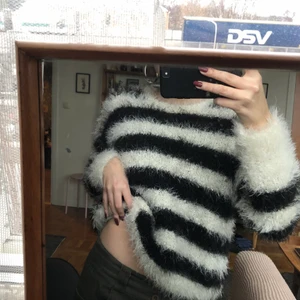 Stickad tröja - I bra skick men kommer inte längre till användning