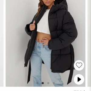 Jacka från nelly  - Jätte fin och varm jacka från Nelly, inköpt till denna vintern men har inte kommit till användning så mycket då jag nästan har en likadan. Nypris är 799 kr