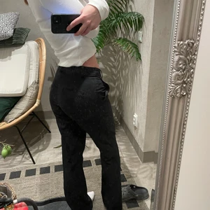 Kostymbyxor - Kostymbyxor från bik bok i modellen Vilma, säljer både i 36 och 38 då dem är för stora!