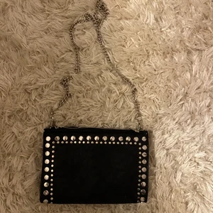 Väska-zara - Väska med nitar från zara💓 frakt 50kr