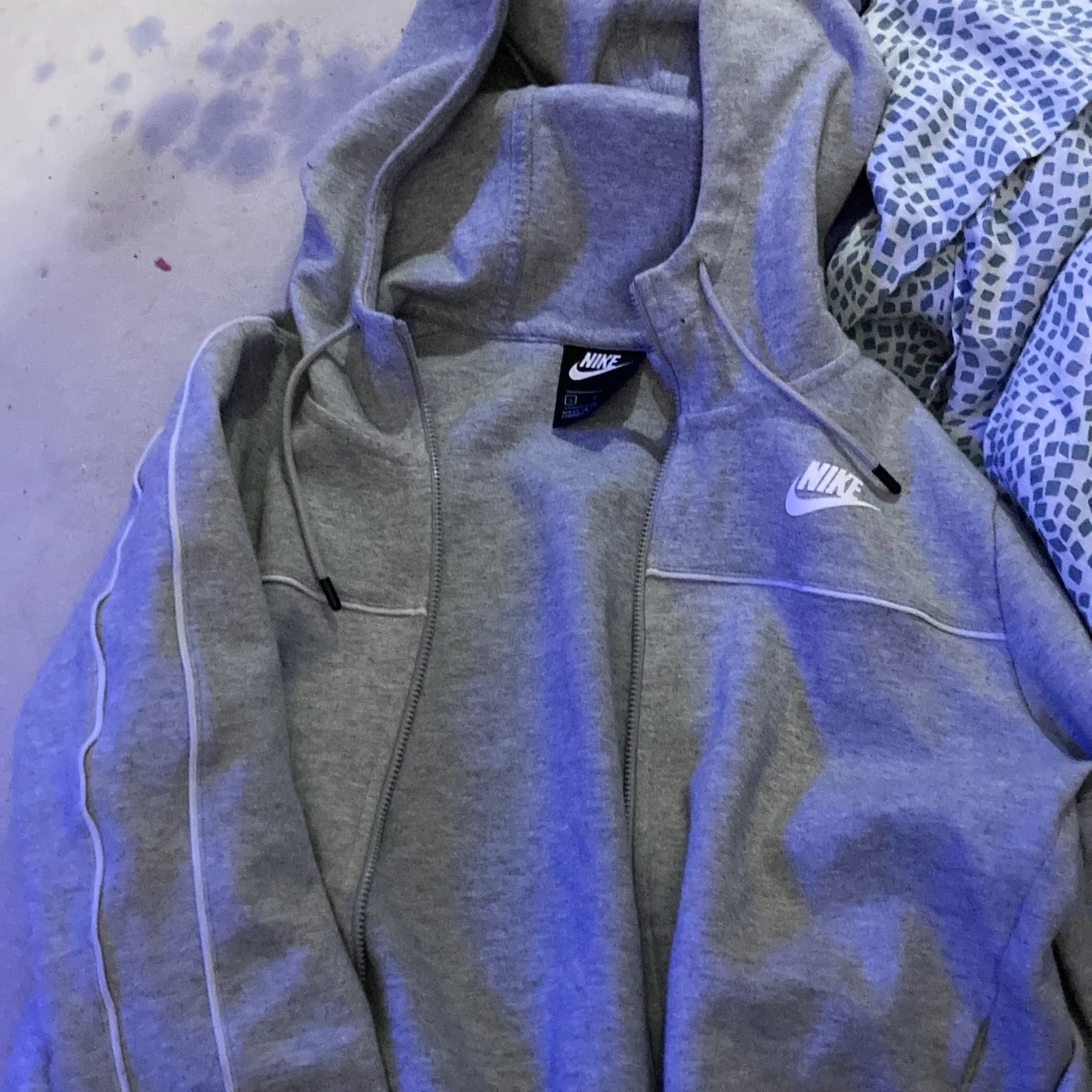 Nike går hette hakke