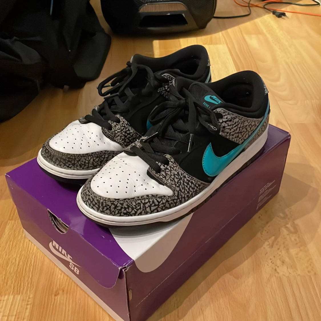 Nike sb dunk atmos elephant