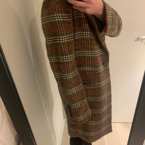 Rutig kappa - Rutig kappa från Zara, köpt för ett tag sedan men i fint skick! Org pris: 799kr