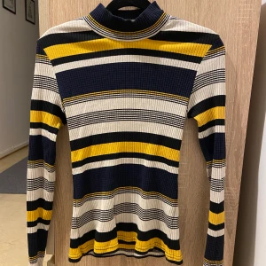 Ribbad randig turtleneck tröja - Bra skick