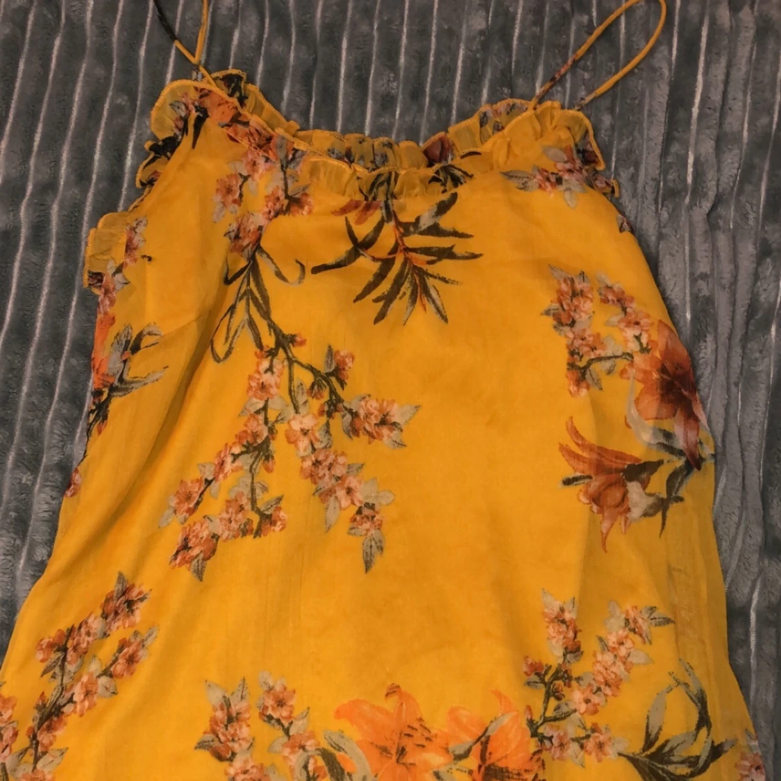 Gul sommar blus stl XS