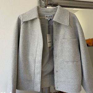 Skjortjacka Nakd - jacka i fint skick från Nakd, i storlek 34 men passar större också. Lånade bilder. 