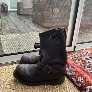 Primeboots  - Säljer bruna mellanhöga primeboots st38. Säljer på grund av att de inte kommer till användning. Nypris ca 3000kr, säljer för 300kr. 