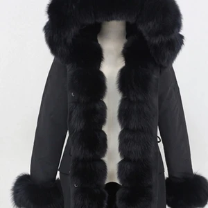 Fatima parka  - Säljer min parka, inköpt 2019 och knappt använd då den är för liten så skicket är jättefint! . Storlek M, kan även bytas emot en hollies jacka💪