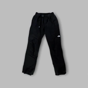 The north face track pants - -Storlek: XS, motsvarar 176cm, Skick: 10/10, Pris: 600kr, Nypris: 1200kr