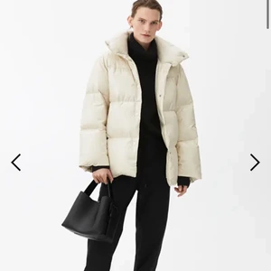 Jacka från arket - Slutsåld jacka från arket. Aldrig använd med prislappen kvar! 