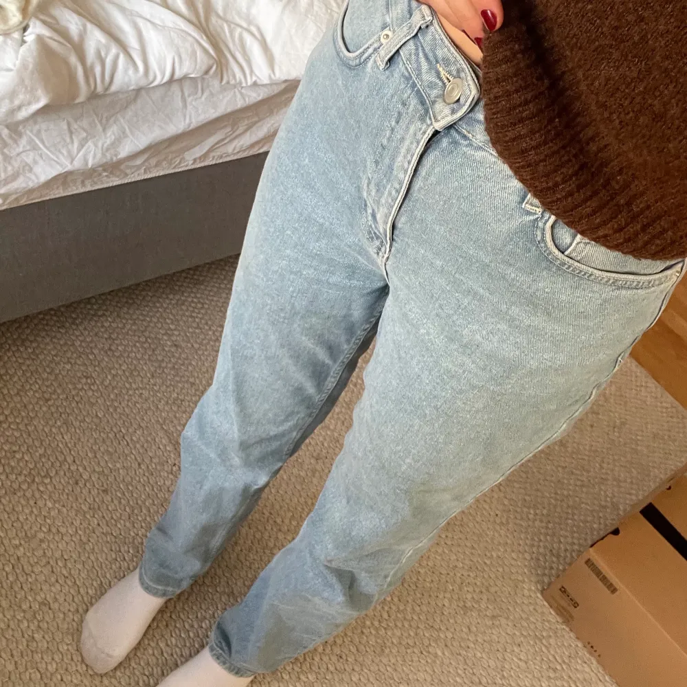 Raka jeans från NA-KD i storlek 36🌸 köparen står för frakt❤️. Jeans & Byxor.