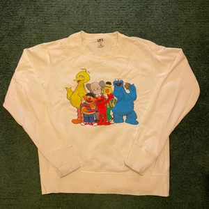 Kaws X Uniqlo - Knappt använd. Kan gå ner i pris. XS men passar S