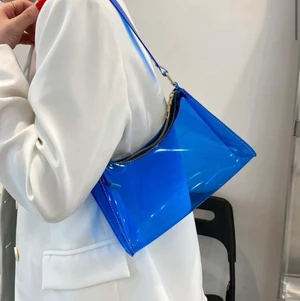Blå väska - Blå-genomskinlig väska. Aldrig använd