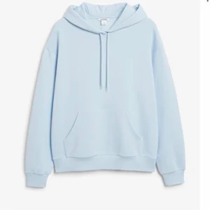 Snygg lila blå hoodie - Vet ej var den är ifrån men kom privat för egna bilder, den är lite mer lila aktig💖 typ aldrig andvänd. Strl xs❤️ köptes för 300 om jag inte minns fel, säljer för 50kr💖