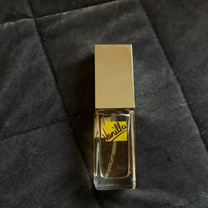 Parfym  - Parfym, vet inte var den är från. Helt ny och oanvänd<3