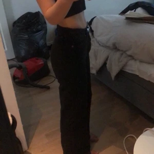 Svarta Jeans - Nästan helt oanvända pga av att dem blivit för små 