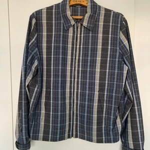Acne Studios overshirt - Acne Studios overshirt. Bra skick. Nypris runt 4500kr. Hör av dig vid eventuella frågor