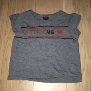 Tröja med tryck bench - Tröja med tryck från märket bench (Filippinerna) det står M men den passar S :)