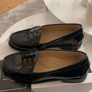 Loafers från Bronx i storlek 38 - Säljer mina helt nya loafers från Bronx. Lite små för mig därför säljer jag dem.