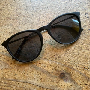 Solglasögon från weekday - Fina enkla solglasögon från Weekday! 