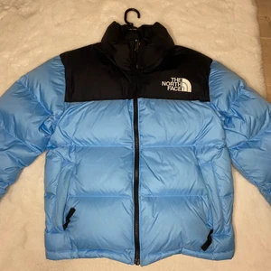 North face jacka - Säljer en fin north face jacka. Väldigt fint skick.