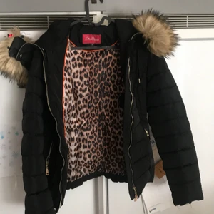 Diablo  - Nyskick aldrig använd super varm och skön går att ta bort pälsen om man inte vill ha den nypris 1300