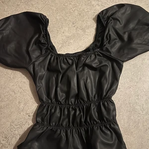 Topp - Väldigt fin använd 1-2 gånger men fortfarande som ny 