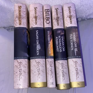 Böcker - 5 sagan om ringen böcker. Inga skador alls på, helt olästa.