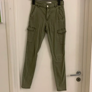 Gröna byxor med fickor - Gröna byxor med fickor