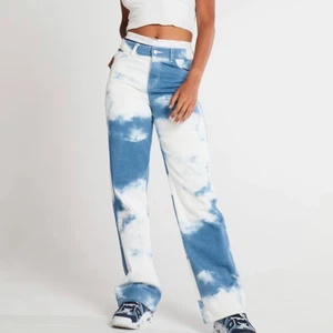 Jaded byxor, strl W 28 - De här byxorna från jaded london är nästintill oanvända och i mycket gott skick!💞såå coola och passar perfekt till en simpel topp eller något med mer färg! 