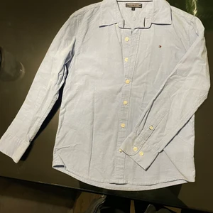 Tommy hilfiger skjorta  - Tommy Hilfiger skjorta junior i st 140  8-12år