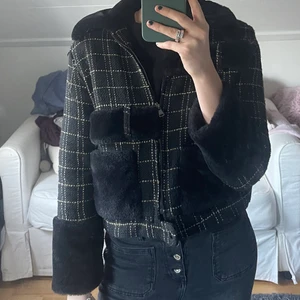 Jacka med päl  - Säljer då jag redan har en liknande