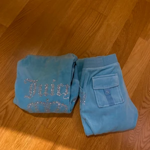 Juicy sett baby blå!  - Inprinsip nytt juicy sett med kofta och byxor. Storlek S men passar XS. 450kr + frakt! ** ni som är intresserade skriv privat** från aliexpress 