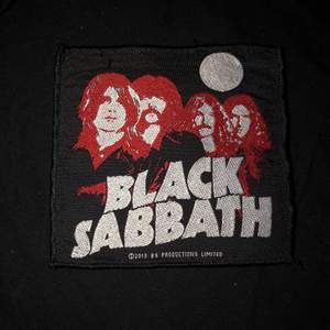 Säljer en black sabbath patch och Marilyn Manson patch då jag ej lyssnar på dessa band längre. 30 kr för en patch, 50 kr för båda två.
