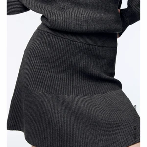 Zara stickad kjol - Säljer min helt oanvända stickade kjol från zara! Alla prislappar i kvar. 🥰