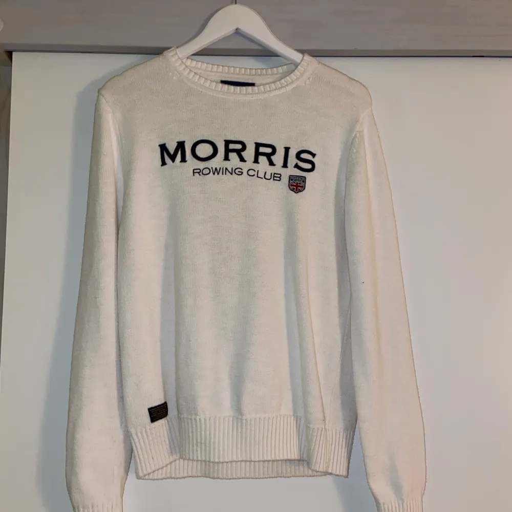 Jag säljer en Morris tröja som är orörd och precis som ny. Tröjan är vit och är i storlek XS men passar absolut någon med storleken S. Hör gärna av er om ni har frågor.. Tröjor & Koftor.