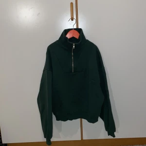 Gina tricot tröja - Säljer den här fina tjocktröja från Gina Tricot då den inte kommer till användning längre! Buda från 90kr! 💕