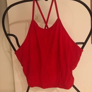 Crop Top - Säljer denna crop top då den inte kommer till användning längre, fint skick! Använd ett fåtal gånger. 
