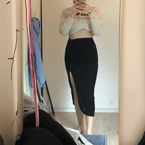 Kjol - Svart lång kjol med slits på sidan 