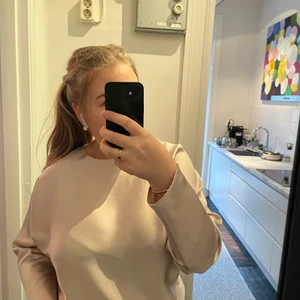 blus zara Beige storlek S - Beige blus zara storlek S. Tar emot bud. Kan mötas upp i Sthlm eller skicka 