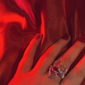 ❤️Alla hjärtans dag karneol ring❤️ - Karneol ring format som ett hjärta❤️ Perfekt present för alla hjärtans dag!!!💗❤️✨ Handgjord med metalltråd🌸❤️💗
