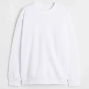 Säljer denna basic vita sweatshirt då den inte kommer till användning. Bra skick!!