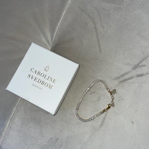 Caroline Svedbom armband - Äkta kristaller och 18k guld, slutsåld överallt!