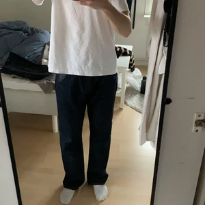 Hope rush denim - Hope rush jeansen i indigoblå. Jättefina men kommer inte till användning. Helt slutsålda så vitt jag vet. Använda typ 3 gånger så I princip helt oanvända. Nypris 1400kr