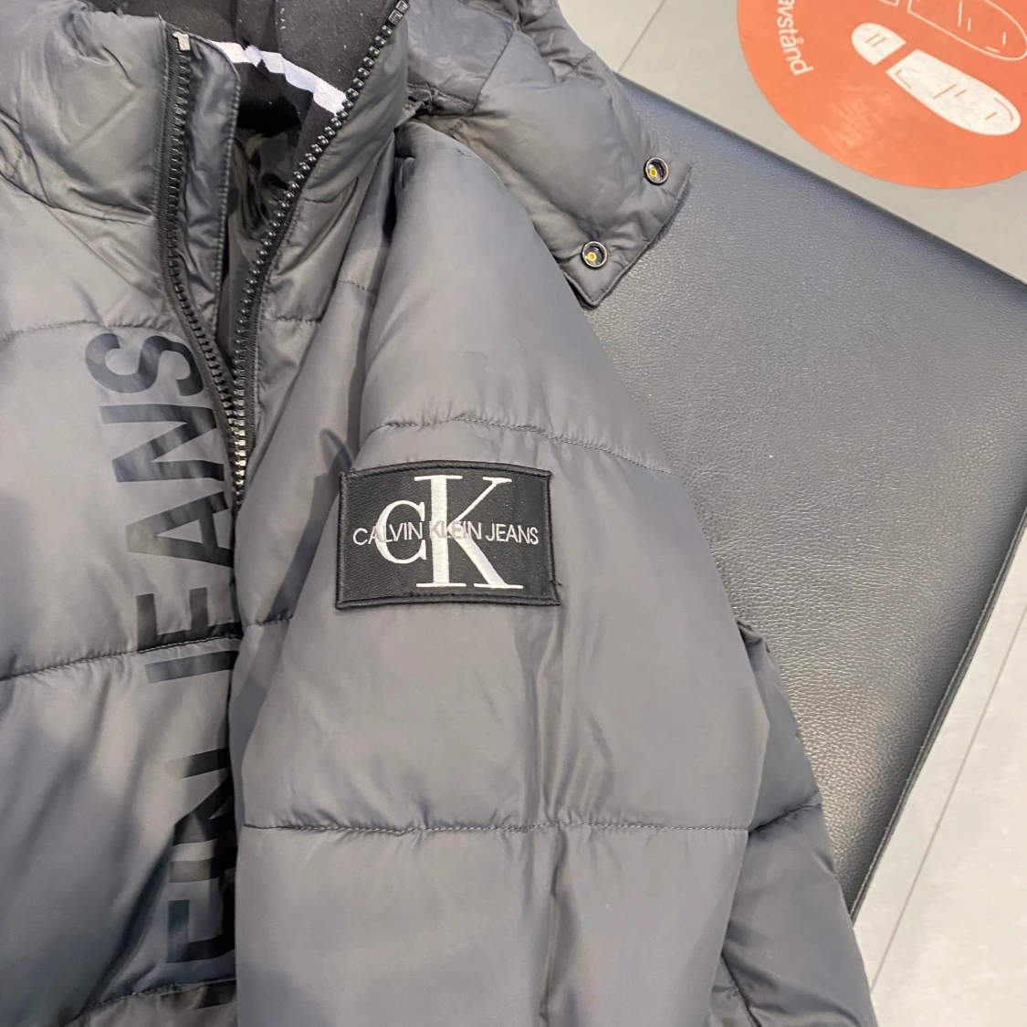 Calvin Klein jacka - 90