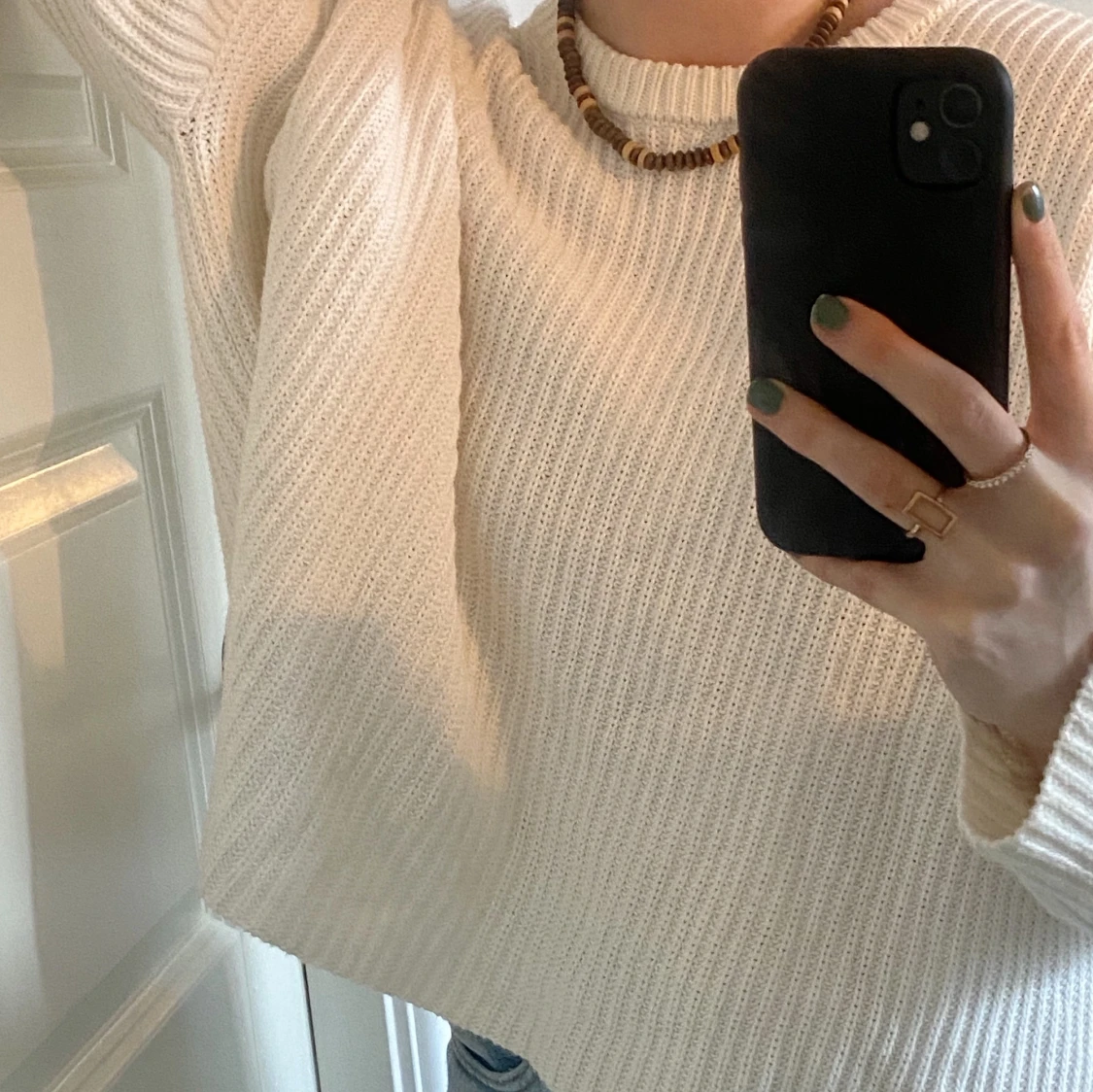 MONKI VIT STICKAD TRÖJA XS - 90