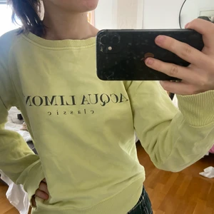 Acqua limone tröja - Super fin acqua limone tröja i en gul/grön färg. Knappt använd, inga skador på den